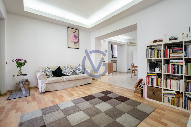 Spatiu si lumina la Universitate, 4 camere, locuire-birou, renovat 