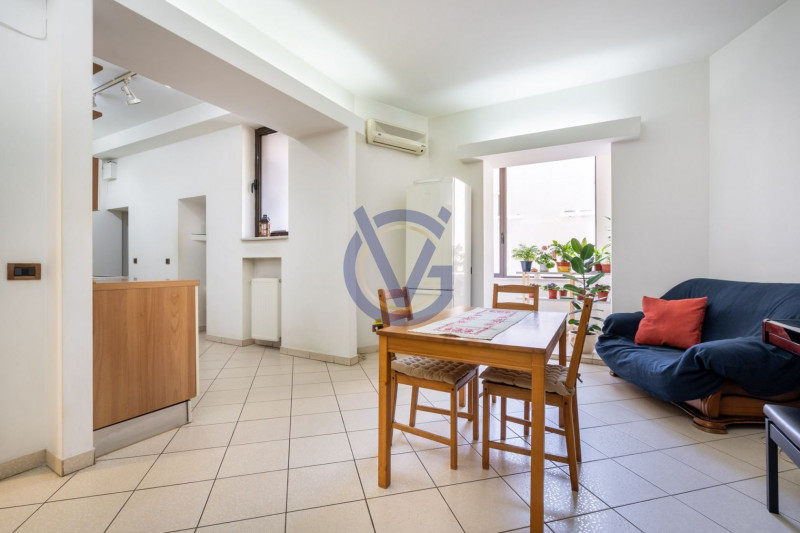 Spatiu si lumina la Universitate, 4 camere, locuire-birou, renovat 