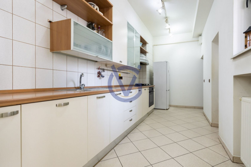 Spatiu si lumina la Universitate, 4 camere, locuire-birou, renovat 