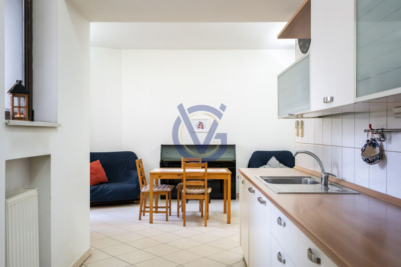 Spatiu si lumina la Universitate, 4 camere, locuire-birou, renovat 