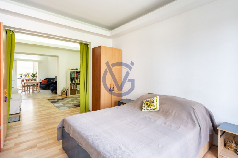 Spatiu si lumina la Universitate, 4 camere, locuire-birou, renovat 