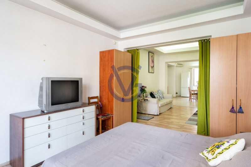 Spatiu si lumina la Universitate, 4 camere, locuire-birou, renovat 