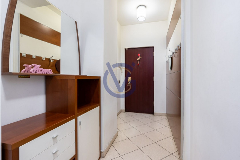 Spatiu si lumina la Universitate, 4 camere, locuire-birou, renovat 