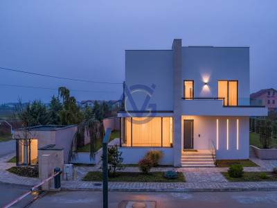 Privește stelele! Vilă modernă, lifestyle occidental lângă Paradisul Verde! 