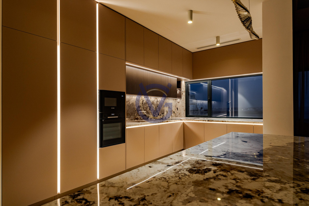 Ce priveliste! Deasupra tuturor - Penthouse Spectaculos cu Terase 210mp!