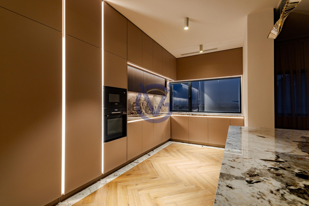 Ce priveliste! Deasupra tuturor - Penthouse Spectaculos cu Terase 210mp!