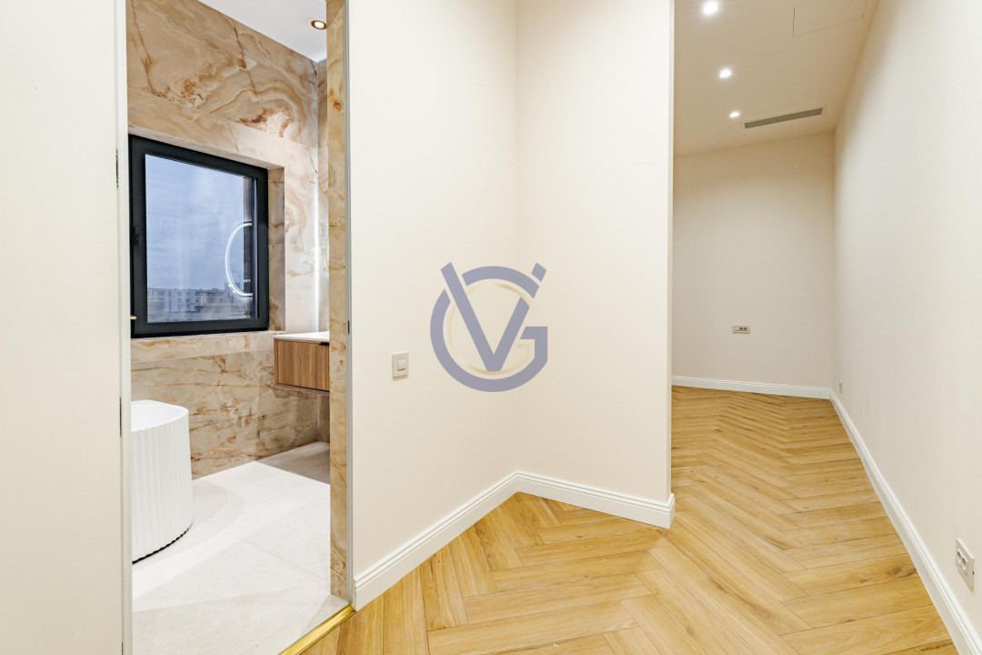 Ce priveliste! Deasupra tuturor - Penthouse Spectaculos cu Terase 210mp!