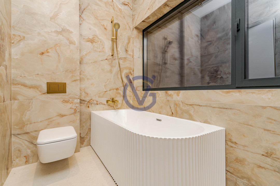 Ce priveliste! Deasupra tuturor - Penthouse Spectaculos cu Terase 210mp!